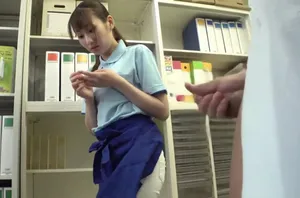 Gái xinh đeo kính bú buồi cho bạn trai cực chuyên nghiệp