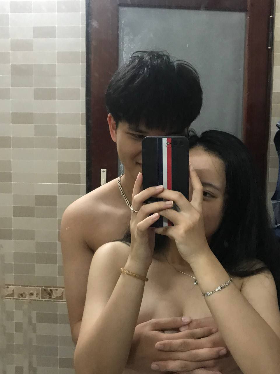 Móc cua cô bạn thân xinh đẹp mãi không chán