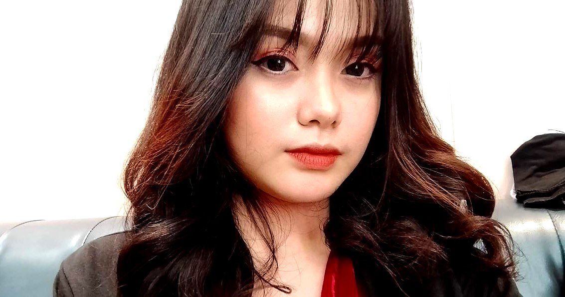 Dùng tiền lôi kéo em nữ học sinh đại học trên đường đi học về